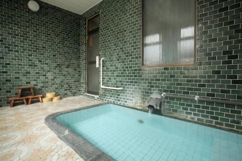 Tắm suối nước nóng