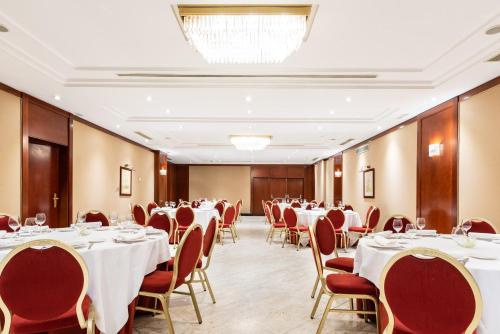 Trung tâm hội nghị