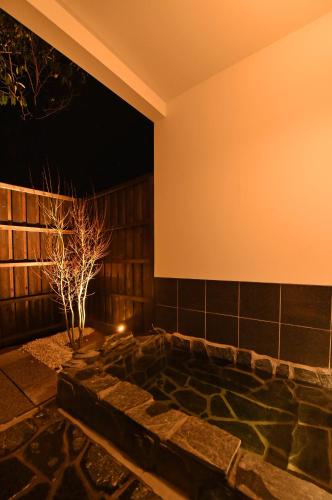 Tắm suối nước nóng