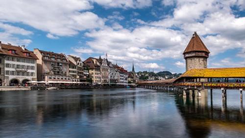 Nơi tham quan gần đây