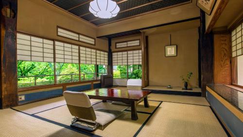 Tắm suối nước nóng