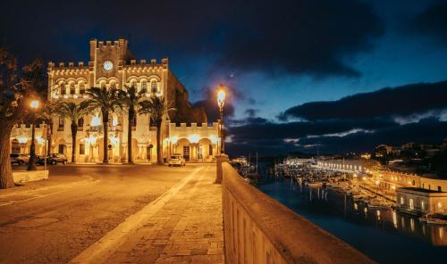 Nơi tham quan gần đây