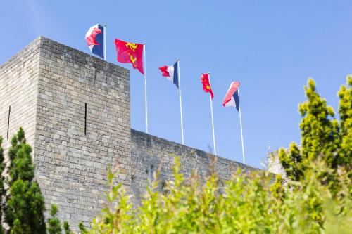 Nơi tham quan gần đây