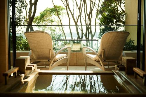 Tắm suối nước nóng