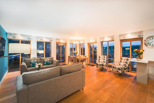 Nơi tham quan gần đây