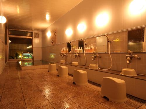 Tắm suối nước nóng