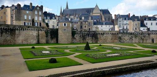 Nơi tham quan gần đây