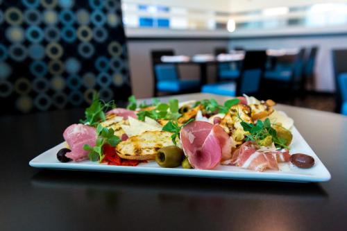 Đồ ăn và thức uống