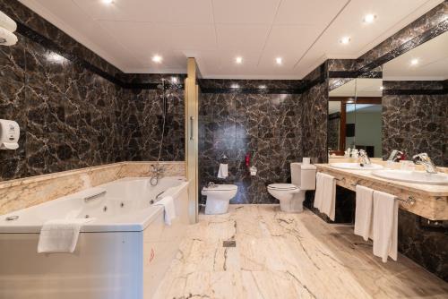 Bồn tắm nước nóng