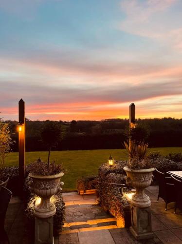 Khu vực xung quanh