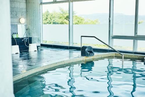 Tắm suối nước nóng