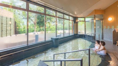 Tắm suối nước nóng