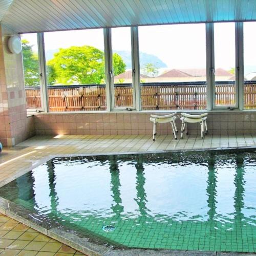 Tắm suối nước nóng