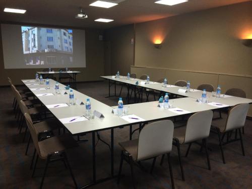 Trung tâm hội nghị