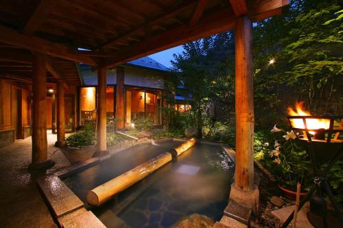 Khu vực xung quanh