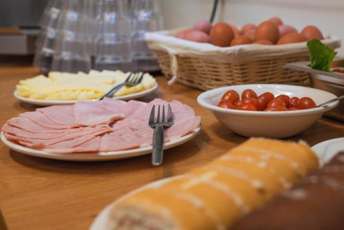 Đồ ăn và thức uống