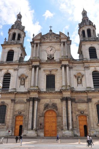 Nơi tham quan gần đây