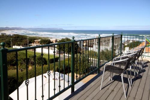 Khu vực xung quanh