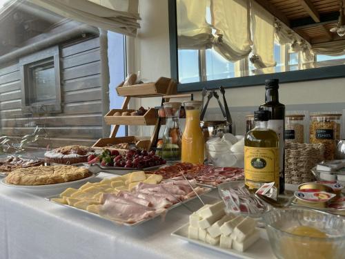 Đồ ăn và thức uống