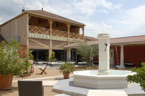 Ngoại cảnh khách sạn