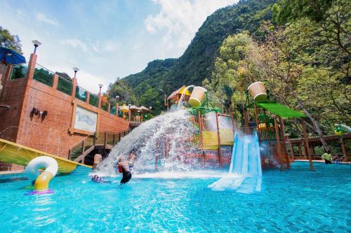 Nơi tham quan gần đây