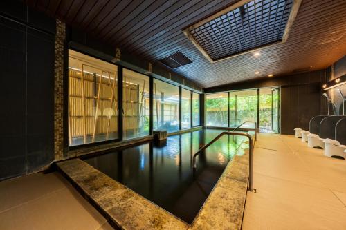 Tắm suối nước nóng