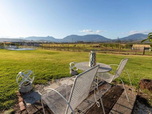 Khu vực xung quanh