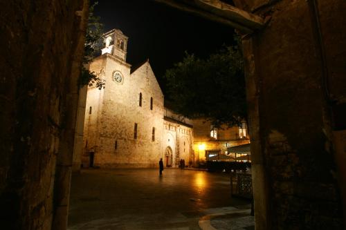 Nơi tham quan gần đây