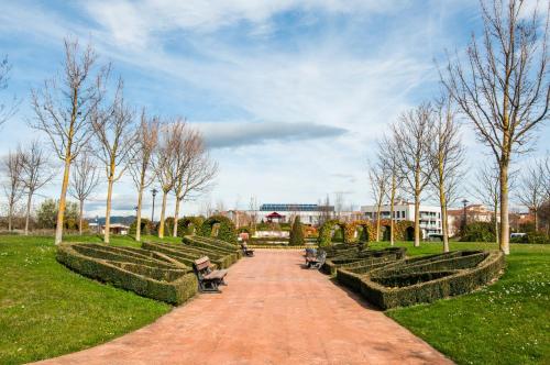 Khu vực xung quanh