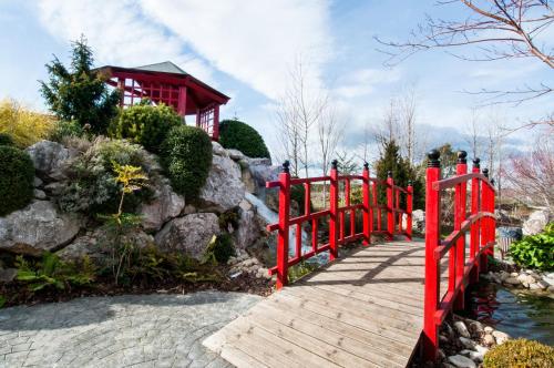 Nơi tham quan gần đây