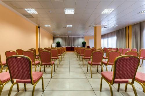 Trung tâm hội nghị