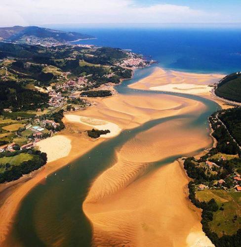 Khu vực xung quanh