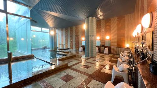 Tắm suối nước nóng