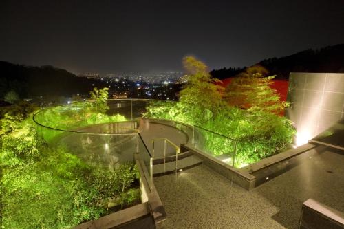 Tắm suối nước nóng