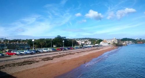 Nơi tham quan gần đây